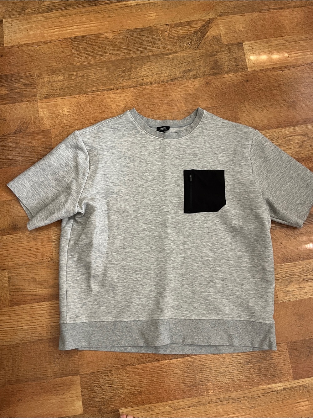 Express Gray Short-Sleeve Sweatshirt with Black Pocket